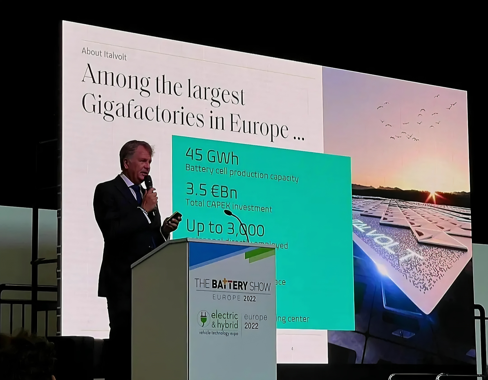 Lars Carlstrom presenting Italvolt at The Battery Show Europe 2022