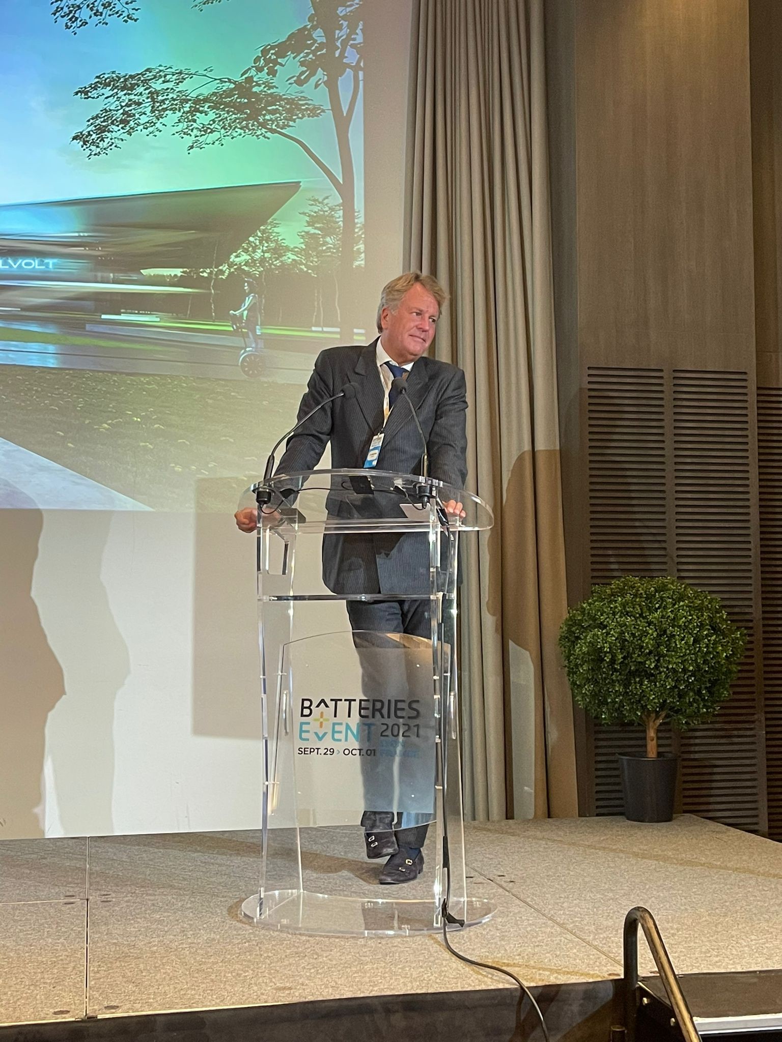 Lars Carlstrom speaking at Batteries Event 2021